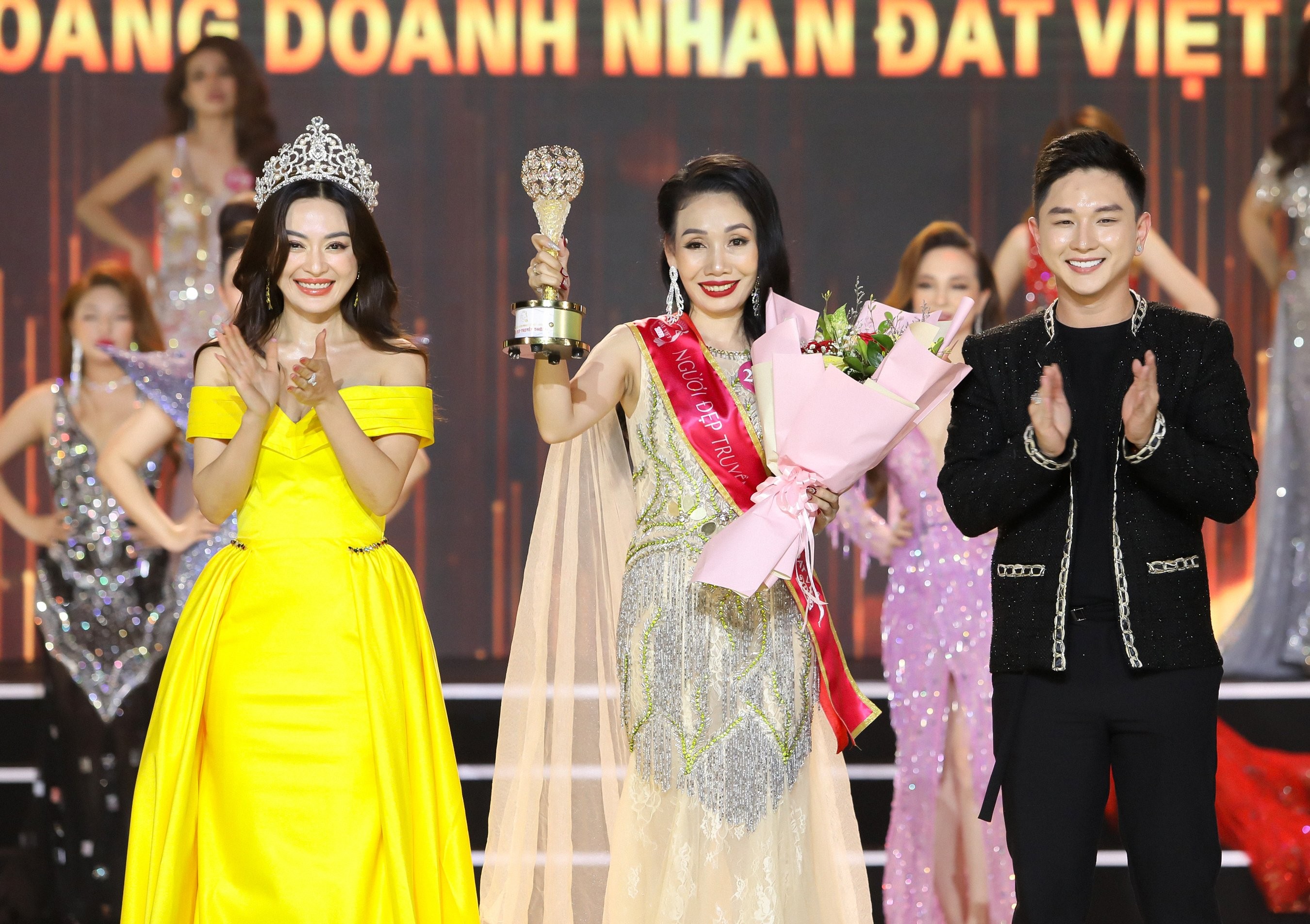 Doanh nhân Nguyễn Thị Tuyết Minh người đẹp truyền thông cuộc thi “Nữ hoàng Doanh nhân đất Việt 2022”