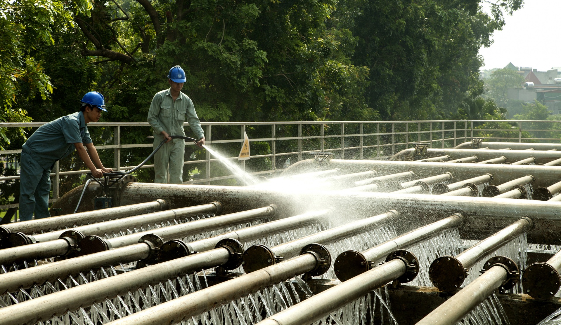 Tăng cường quản lý hoạt động sản xuất, kinh doanh nước sạch, bảo đảm cấp nước an toàn, liên tục