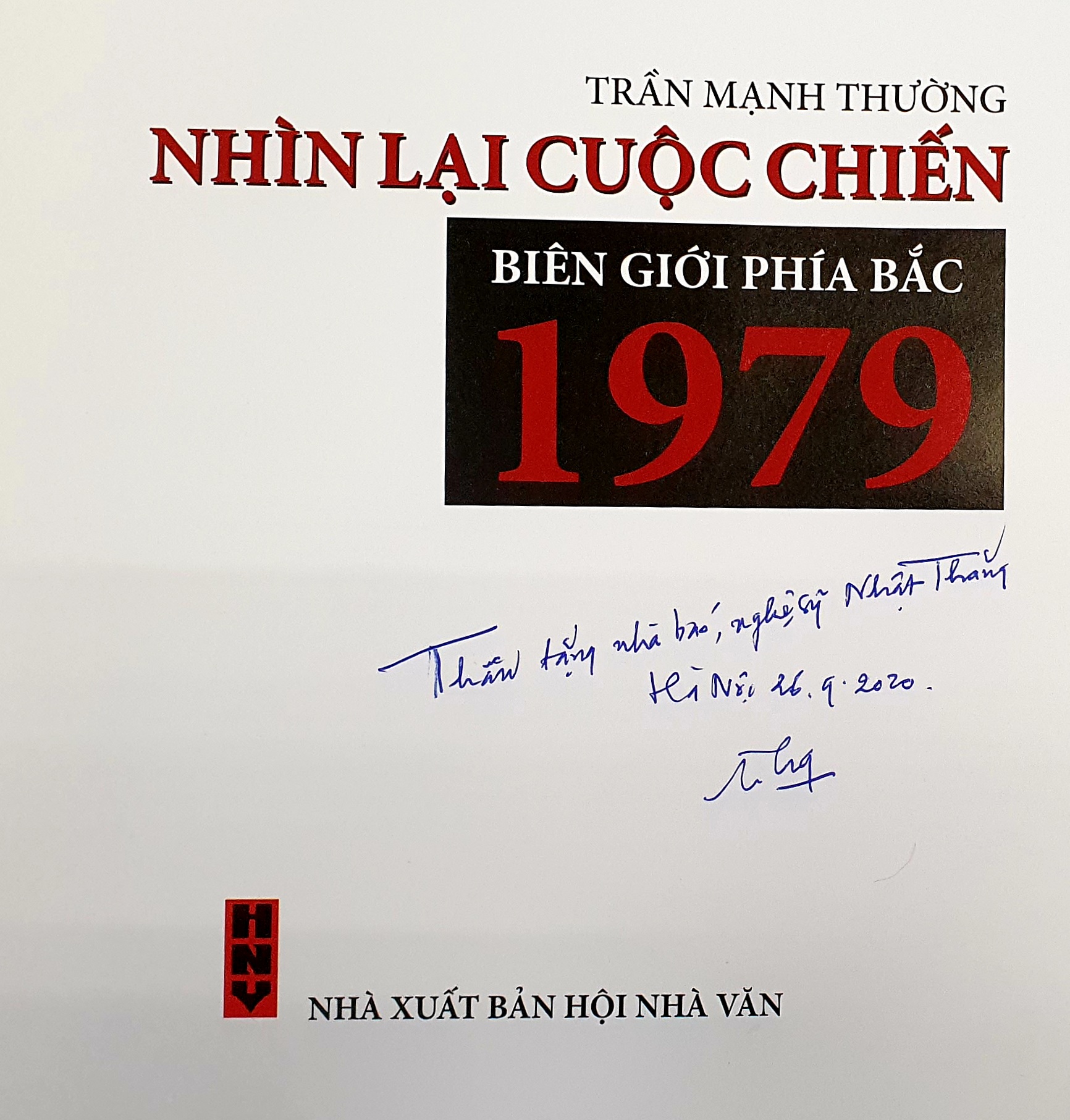 Cuốn sách ảnh tạo cho người xem cảm GIÁC như đã chứng kiến cuộc chiến ấy