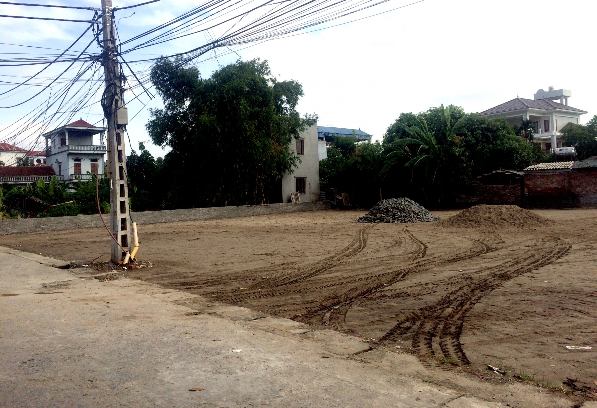 Việt Hùng - Đông Anh: Một số hộ dân thuộc đối tượng chính sách phản ánh họ bị thu hồi đất khi không có quyết định, không được bồi thường(?)