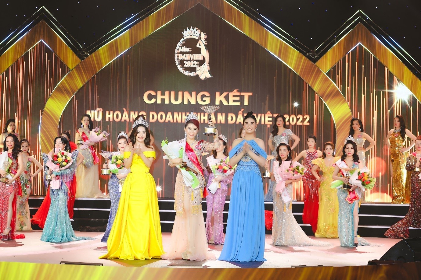 Nguyễn Thị Ngọc Trâm đăng quang Á hoàng 2 “Nữ hoàng Doanh nhân đất Việt 2022”