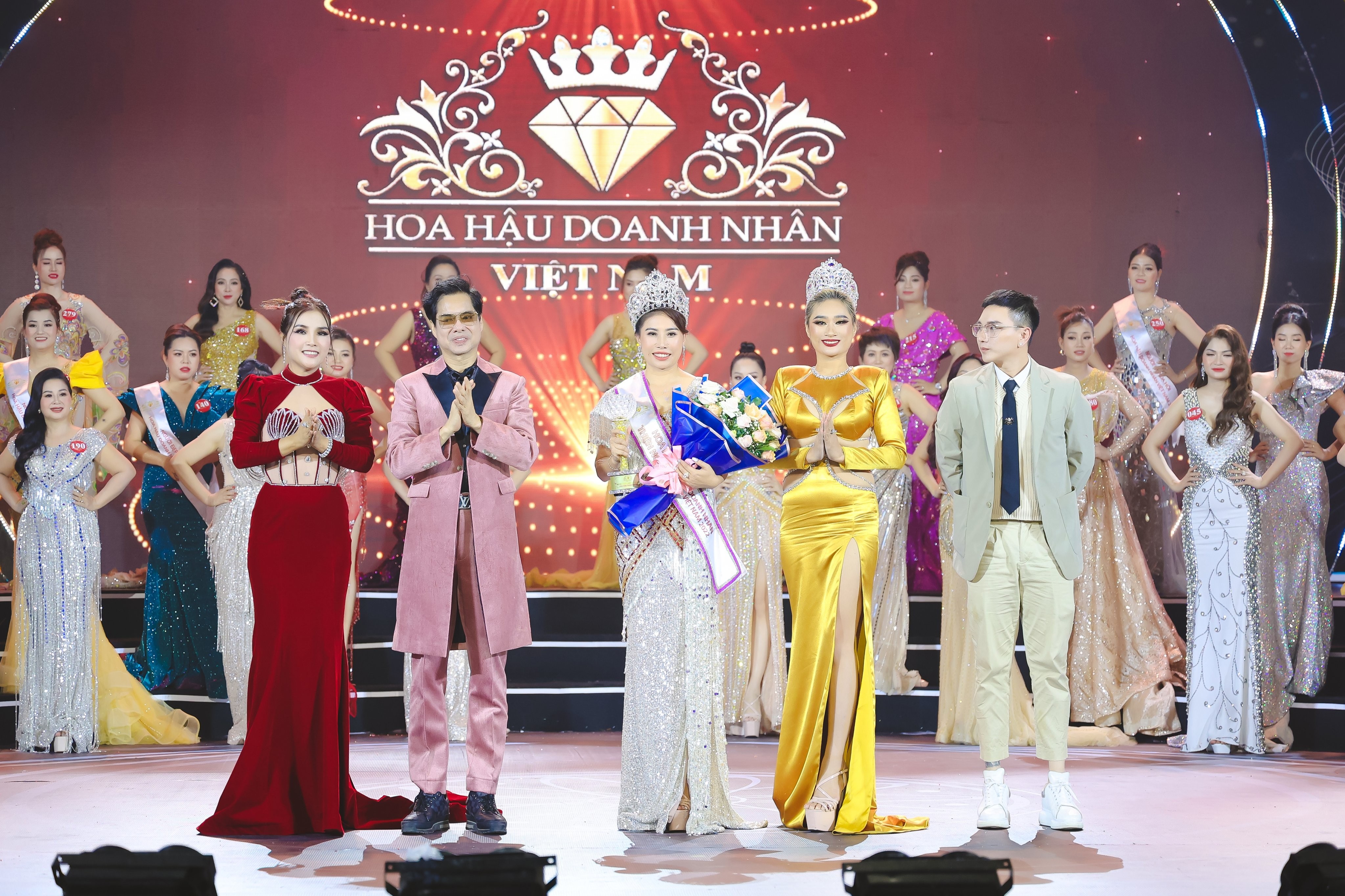 Doanh nhân Phạm Thị Minh Phi đăng quang Hoa hậu thiện nguyện cuộc thi Hoa hậu Doanh nhân Việt Nam 2022