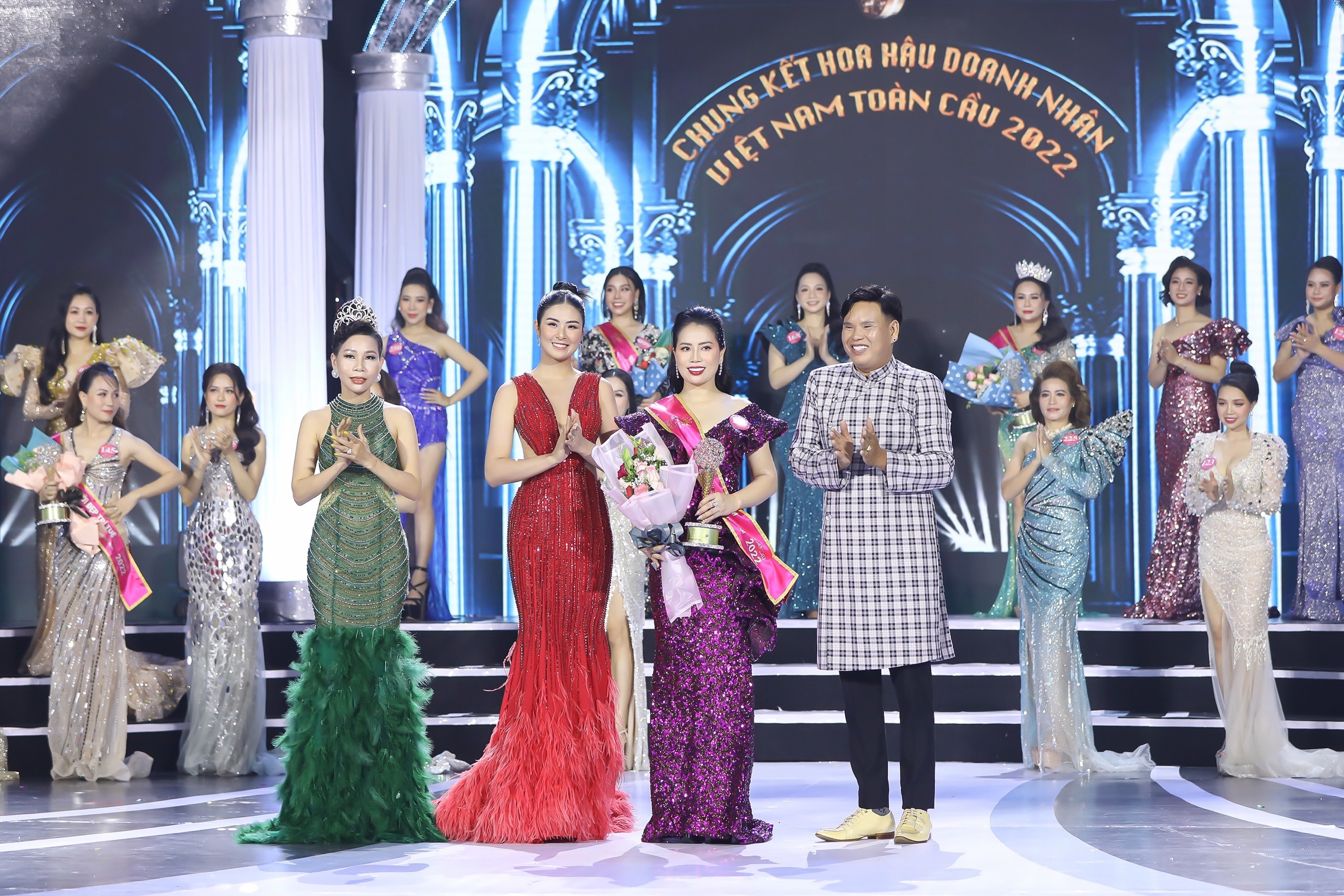 NTK Đức Minh nhà tài trợ áo dài cho cuộc thi Hoa hậu Doanh nhân Việt Nam Toàn cầu 2022