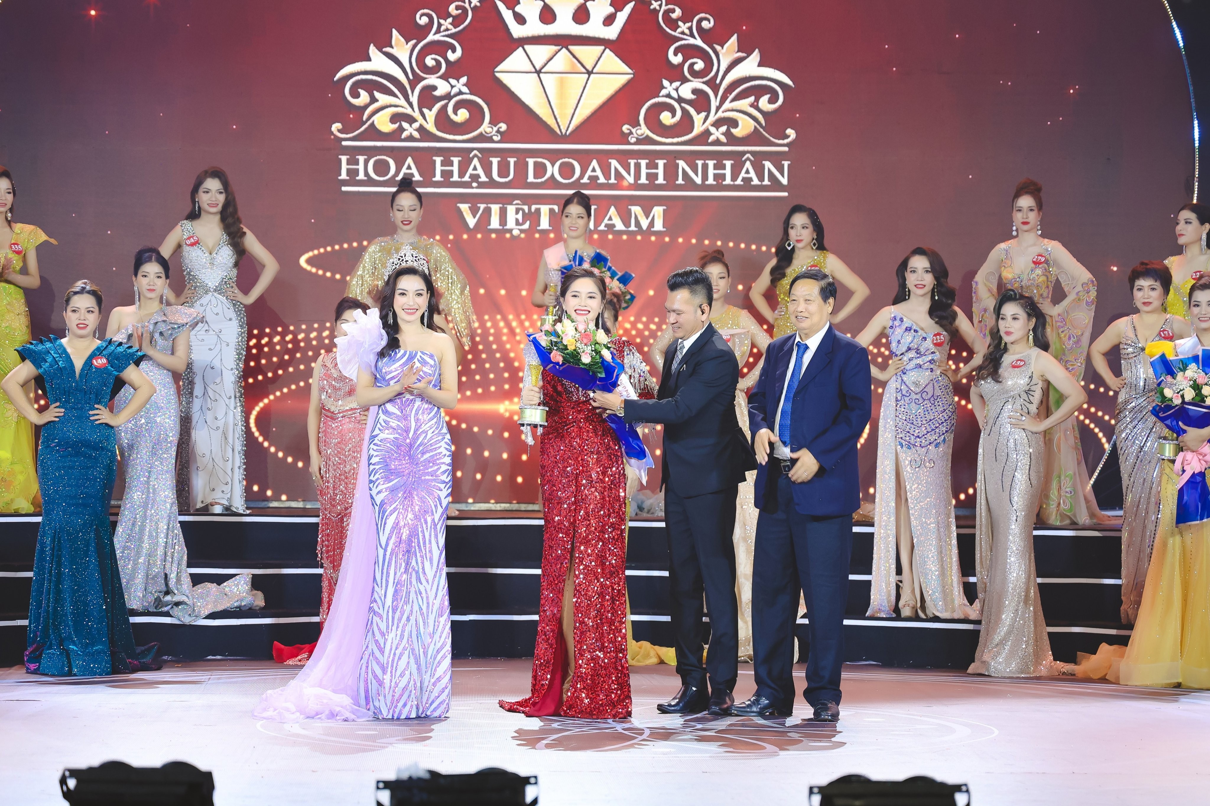 Doanh nhân Nguyễn Thị Tình đạt danh hiệu Người đẹp có nụ cười đẹp Hoa hậu Doanh nhân Việt Nam 2022