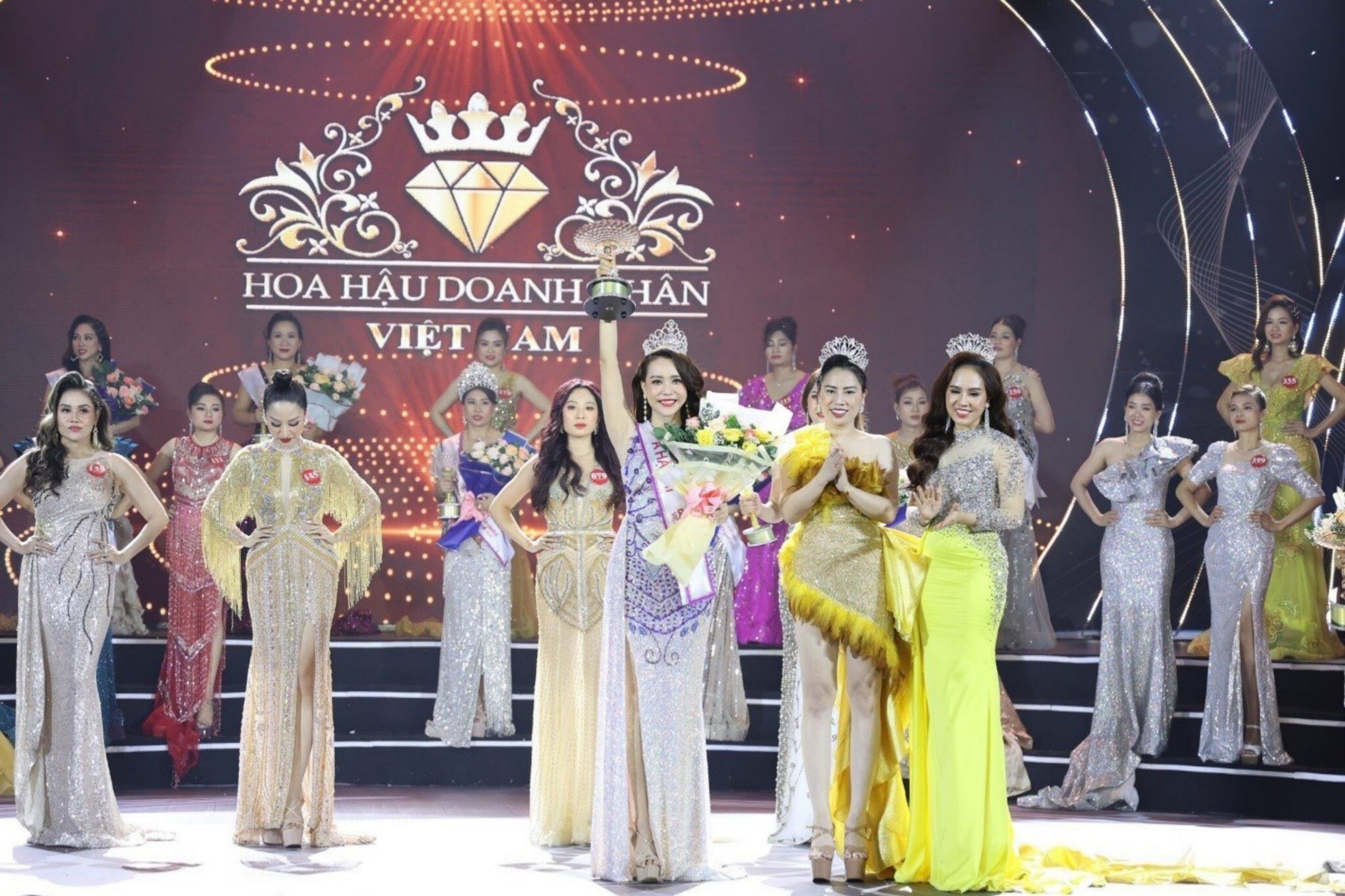 Doanh nhân Lê Nhật Lâm đăng quang Á hậu 3 cuộc thi Hoa hậu Doanh nhân Việt Nam 2022