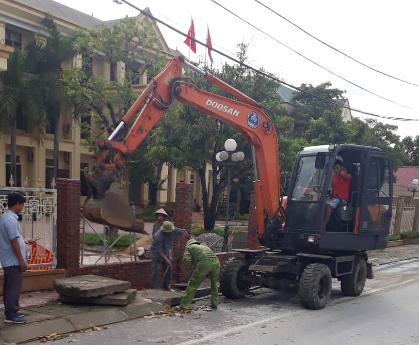 Sao lại nỡ đập phá của công như vậy? Cần kiên quyết ngăn chặn việc đập phá của công…hợp pháp