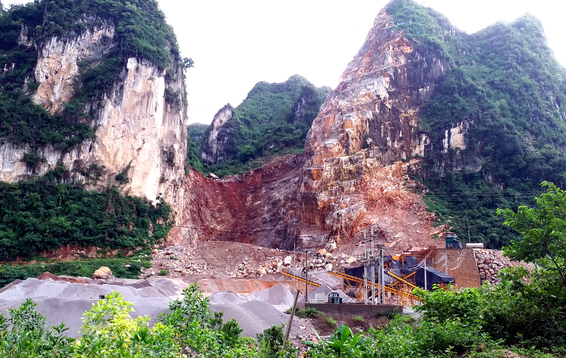 Hữu Lũng - Lạng Sơn: Khai thác, kinh doanh mỏ đá nhưng phải đảm bảo an toàn cho người dân